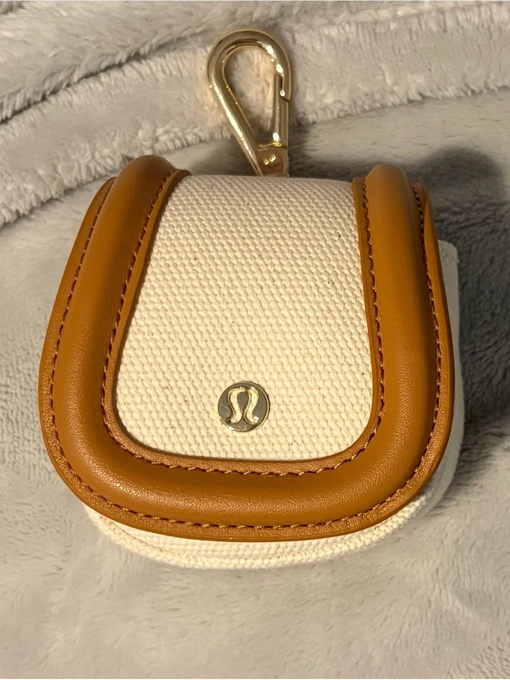 Lululemon mini clip on